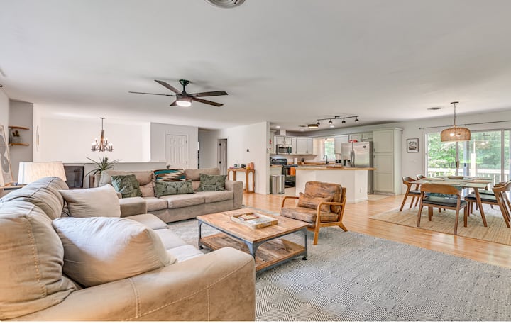 Family-friendly Retreat | Game Room & Hot Tub - Saugerties, NY