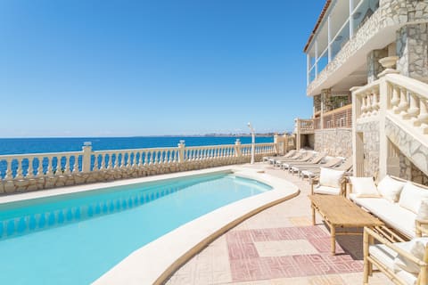 Villa Celia located on the first line of the sea!