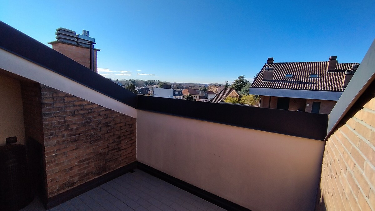 Annuncio Airbnb popolare: Large two-room apartment near the station a Monza E Della Brianza