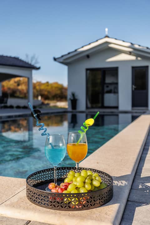 Villa Vilma-villa with heated pool