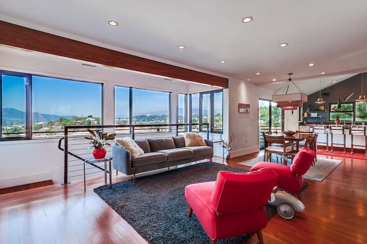 The Leone | Jacuzzi, Deck, Epic View, Garden Oasis - Los Angeles, CA