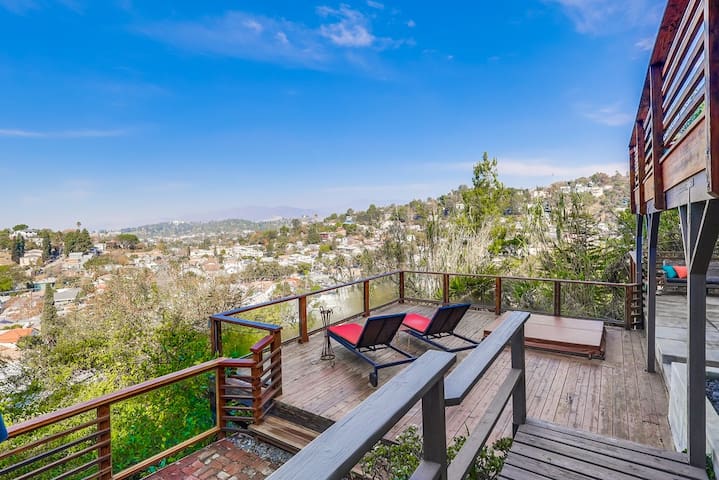 NEW The Leone | Jacuzzi w Epic Views, Garden Oasis