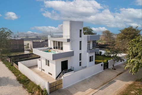 4BR w/ Wifi & Pvt Pool @ NeerVana