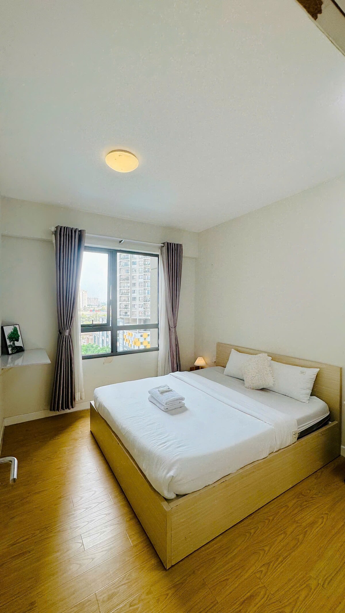 Საძინებელი საგარდერობო მაგიდით, გარდერობი...