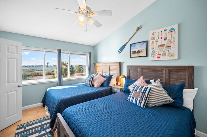 Двокреветна соба на 2 кат (2)

Поглед кон реката Оле и терените за тенис/пиклбол