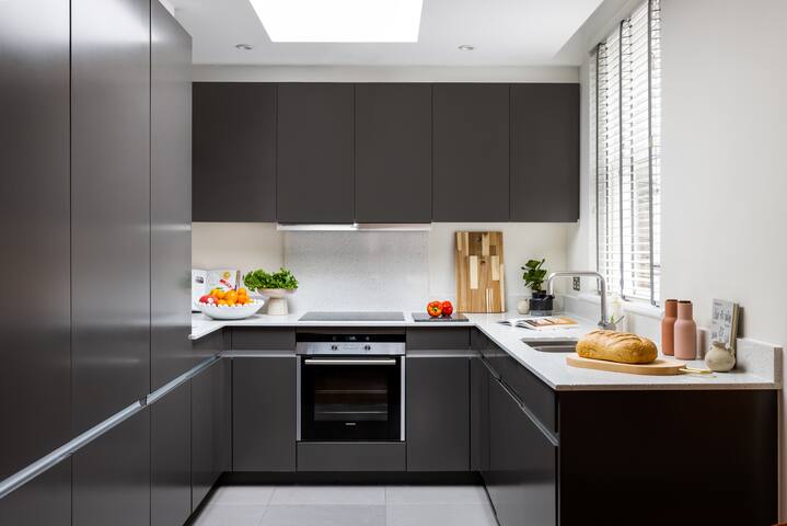 Native Mayfair, Two Bedroom Penthouse gallery image 2