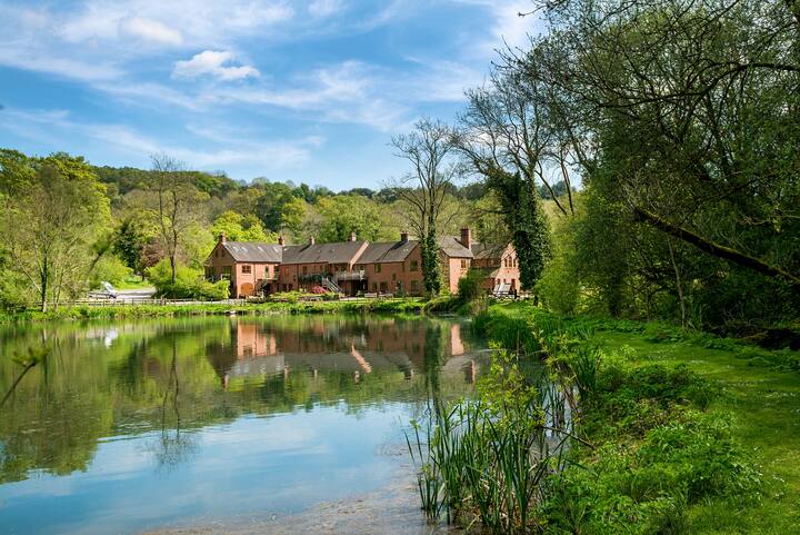 Wharf Cottage: Swimming Lake, Bbq Hut, Games Room - Alton