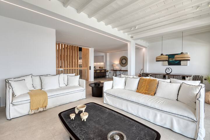 Villa Samba – Elegant Beachfront Villa in Mykonos! gallery image 4