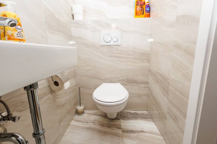 5 Beds in Viennas Heart gallery image 3