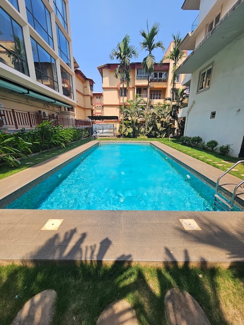 Sea Breeze Retreat: 500m Stroll to Colva Beach