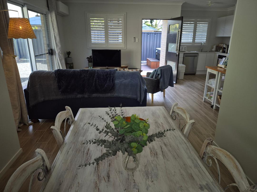 Tuna kiti cha ziada chenye starehe na cha Ottman ili kujinyoosha na kupumzika. 