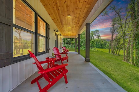 Private River * Hot Tub*Fire Pit*Fishing*10 Acres