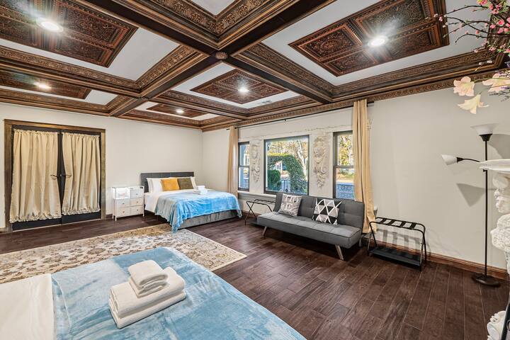 Spaciour 4Br 4Bth Stunning house with Free Parking gallery image 4