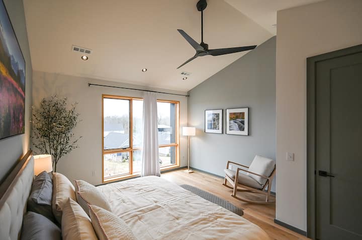 Dhoma e gjumit 3 në katin e dytë me krevat dopio "king"