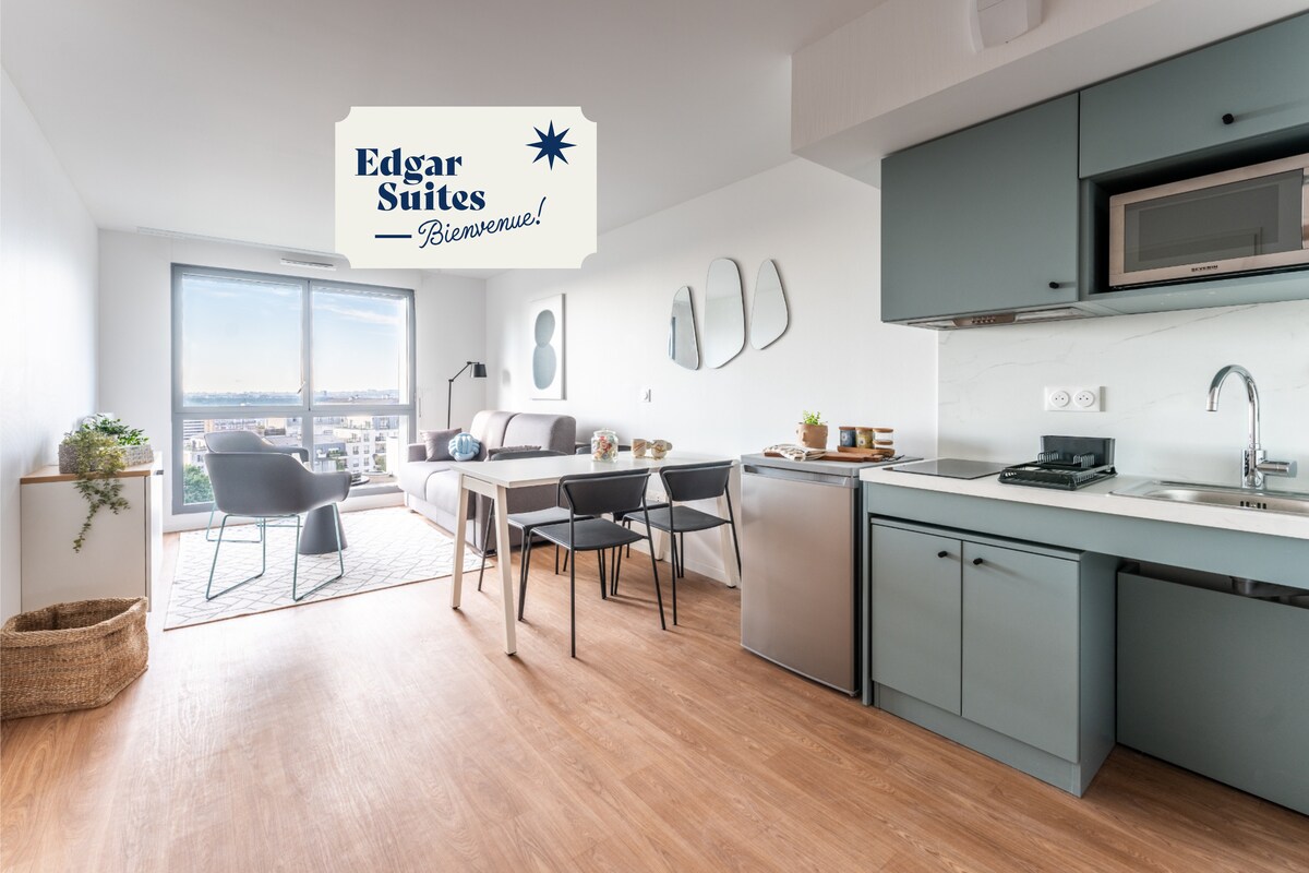 Vardagsrum med bekväm bäddsoffa för 2 personer