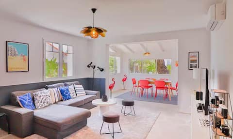 Villa des Tamaris, 5* villa on the seaside.