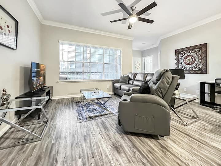 Modern Spacious Pool View 3br 2ba Walk To Tmc/mda - Bellaire, TX