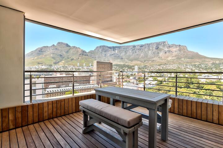 18th floor penthouse with mountain views gallery image 3