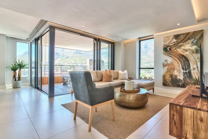 18th floor penthouse with mountain views gallery image 2