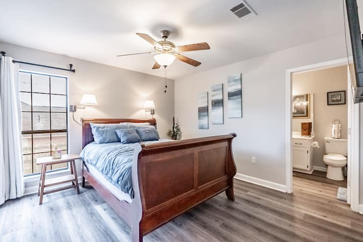 152 × 203 სმ ზომის საწოლი საკუთარი სააბაზანოთი