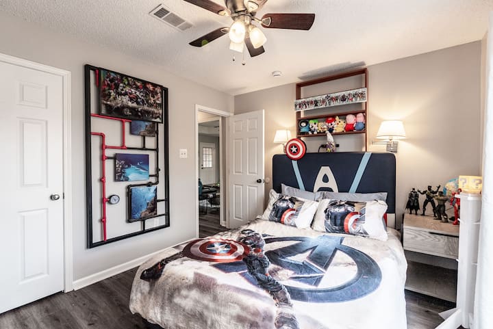 Თემატური საძინებელი დიდი საწოლით