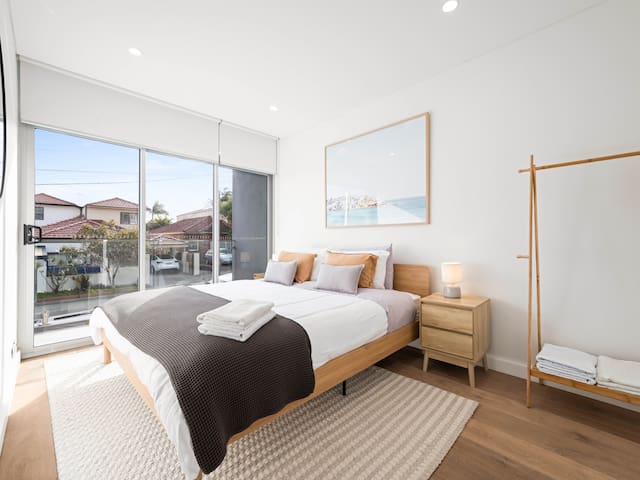 The Sid Bondi – Luxe Family and Pet Friendly