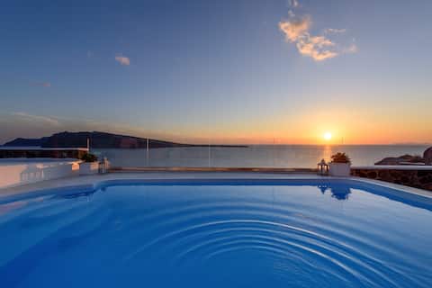 Ode Oia Sunset Villa