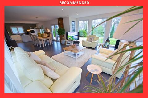 Modern, spacious and bright villa by the lake