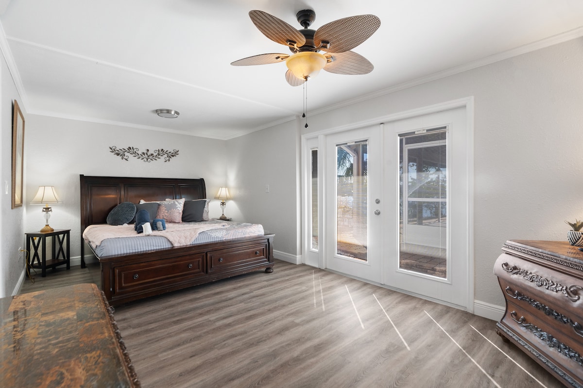 Двойна спалня със смарт телевизор + място за съхранение на дрехи 