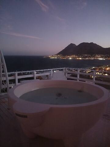 Relaxing Hot-tub Seaview Getaway gallery image 2