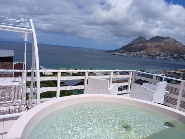 Relaxing Hot-tub Seaview Getaway gallery image 5
