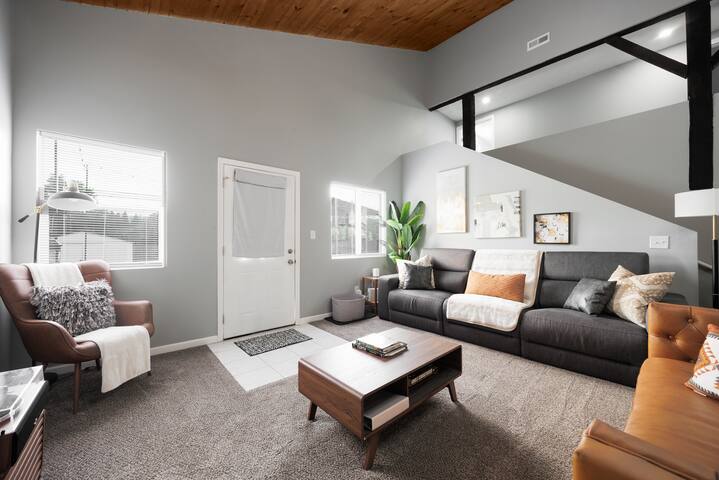 The Overlook: movie theater, hot tub, patio gallery image 5