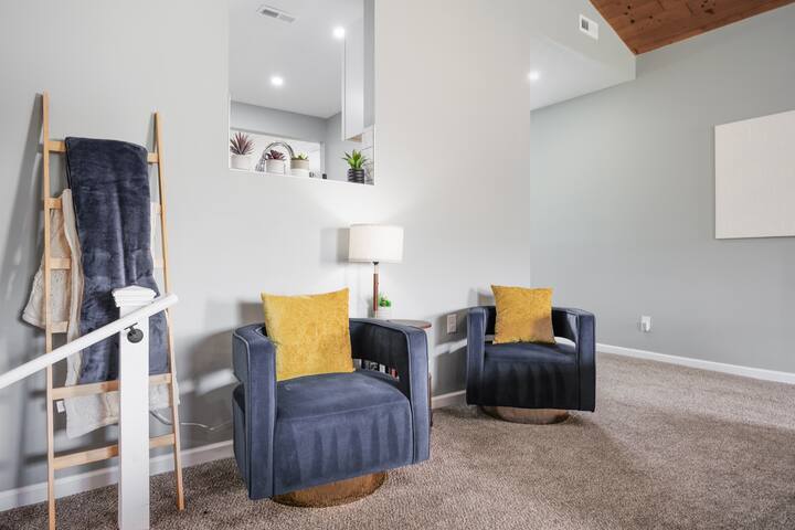 The Overlook: movie theater, hot tub, patio gallery image 2