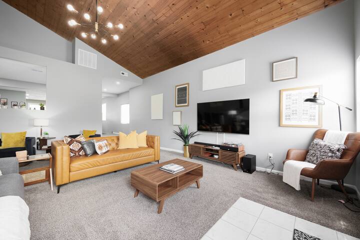 The Overlook: movie theater, hot tub, patio gallery image 4