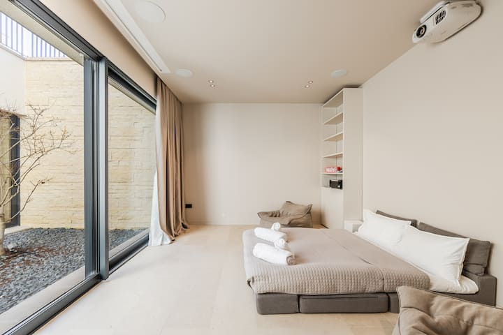 Bedroom 6 with 1 double bed (Movie theatre)