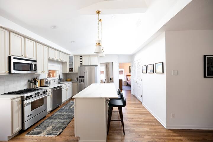 Kessler Park Lux Retreat w/ Sauna & Piano No. 1526 gallery image 5