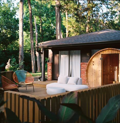 Kessler Park Lux Retreat w/ Sauna & Piano No. 1526