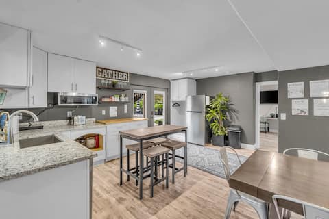 Hot Tub+Pool, Private Steam Shower, 4 Bedrooms