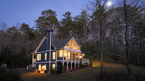 Scenic 4BR |3BA Modern Lake Burton Home w/ Hot Tub