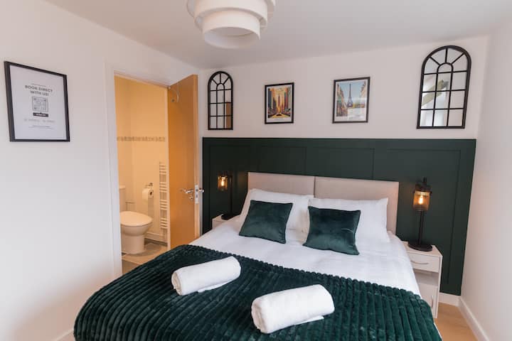 Unwind in a zip-link king bed (or twin setup), complete with a dressing table, sliding wardrobe, en-suite with premium toiletries, blackout blinds, and luxurious linens. Homely high-end decor ensures a restful stay.