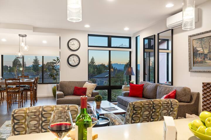 12 Min to Stadiums, 5 Min to Alki, 90 Walk Score gallery image 3