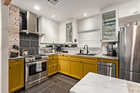 Popular Airbnb listing: Mid Century Oasis in Central City