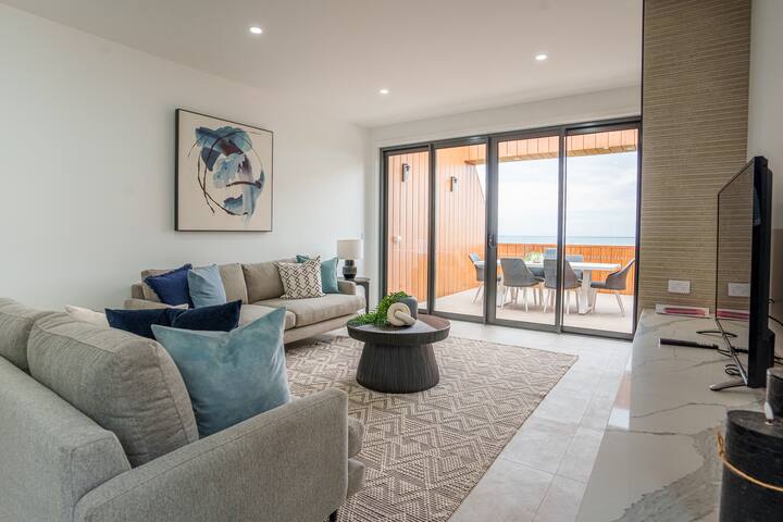 Bayview Coastal Retreat – Modern 3br Home - Portarlington