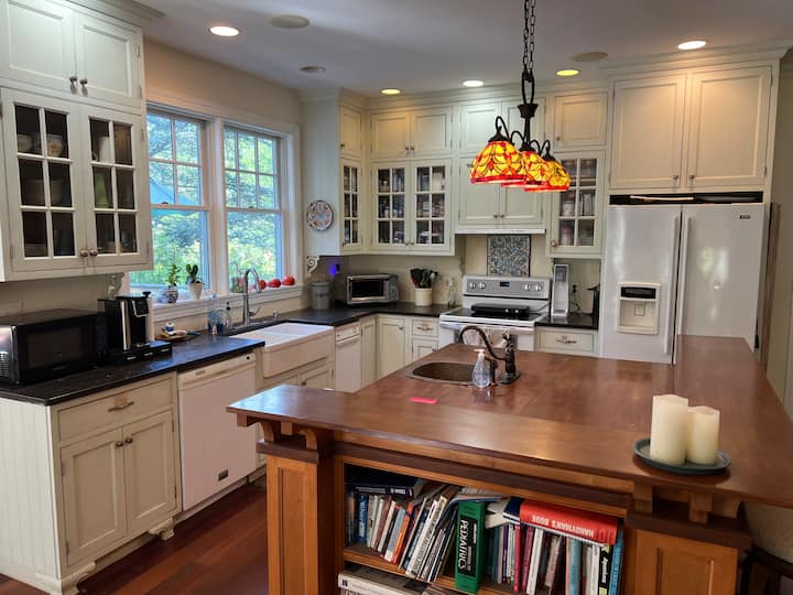 Gorgeous Country Setting + City - Towson, MD
