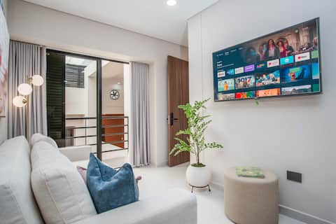Top Airbnb: PC-302 | New Modern Apt | Indoor Fountain View in Cali