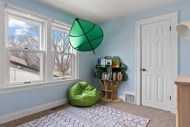 Movie Theater, Kid Friendly & Free Parking gallery image 3