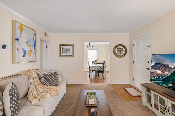 Prime Location! Lovely 3 Br 3 Bath W Private Yard - Quail Hollow - Charlotte
