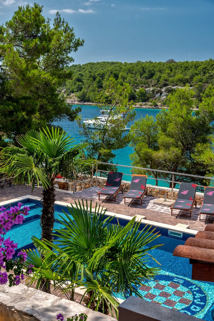 Hidden Heaven Private Resort - Heated Pool - Sutivan