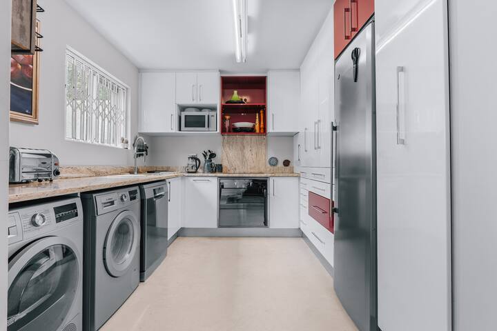 Modern Comfort Mountain Cottage gallery image 2