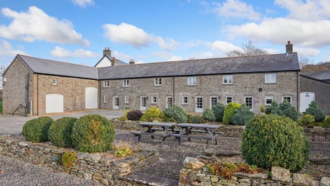 Private Getaway • Hot Tub • Rural Charm